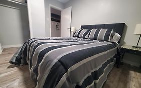Modern Private 1Br Apt. W/Free Prkg + Fast Wi-Fi